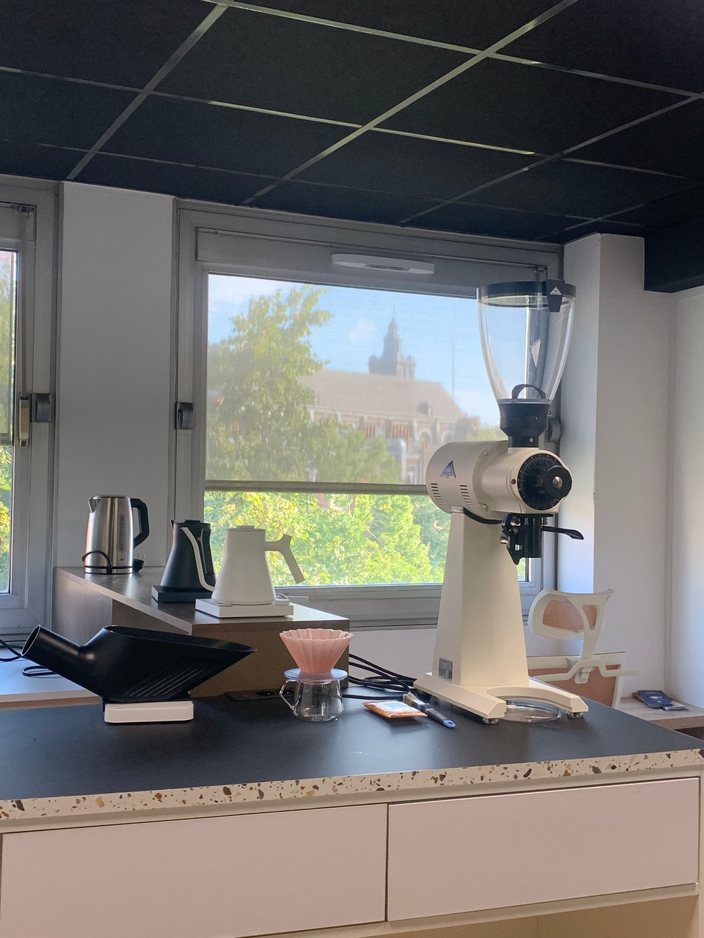 Salle de café Habari Coffee à Lille, lieu des ateliers et formations café au 6 Place Pierre Mendès France, 59800 Lille